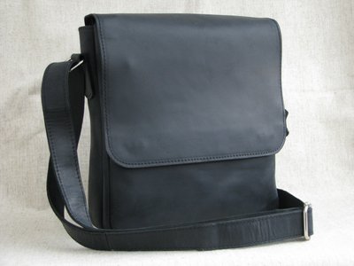 Вместительная мужская кожаная сумка на плечо SGE MK 002 black черная MK 002 black фото