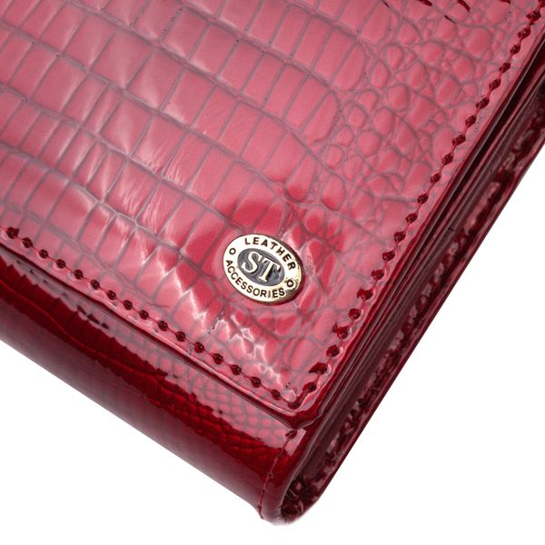 Яскравий жіночий гаманець із лакованої шкіри з візитницею ST Leather 19405 Червоний 19405 фото