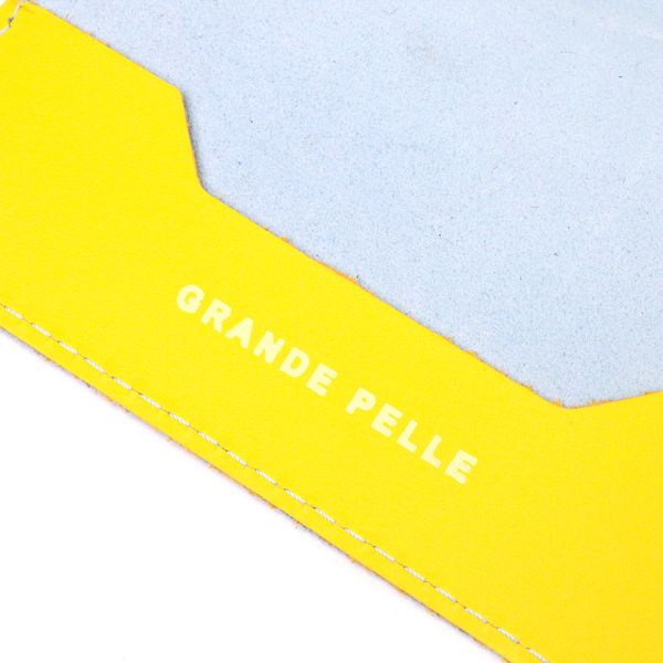 Оригинальная кожаная обложка на паспорт комби двух цветов Сердце GRANDE PELLE 16729 Желто-голубая 16729 фото