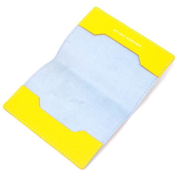 Оригінальна шкіряна обкладинка на паспорт комбі двох кольорів Серце GRANDE PELLE 16729 Жовто-блакитна 16729 фото